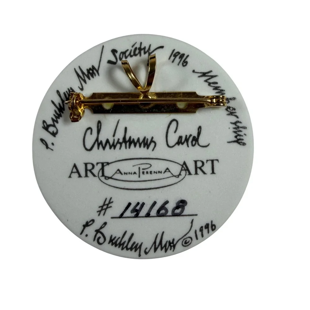 P Buckley Moss Christmas Carol Porcelain Brooch Pendant 1996‎ Anna Perenna 14168